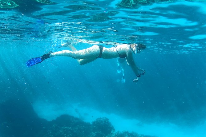 Full-Day Snorkeling with Dolphins in Hurghada with Lunch - Lunch on deck after the morning water time
