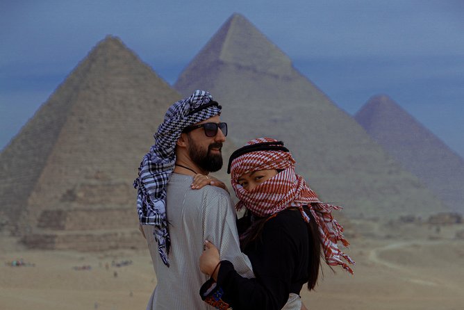 Full Day Tour to Giza Pyramids with Camel Ride and Egyptian Museum in Cairo - Khafre, Menkaure, and the changing scale of Giza