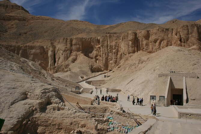 FULL Day Tour:Valley of the Kings &Queens &Hatshepsut Temple&more - Colossi of Memnon: a quick look at two giants