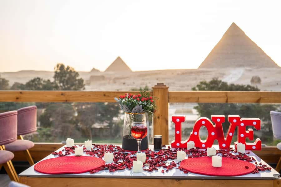 Giza: Dinner with Pyramids All Around You at Rooftop7000 - Useful booking advice for a smoother night