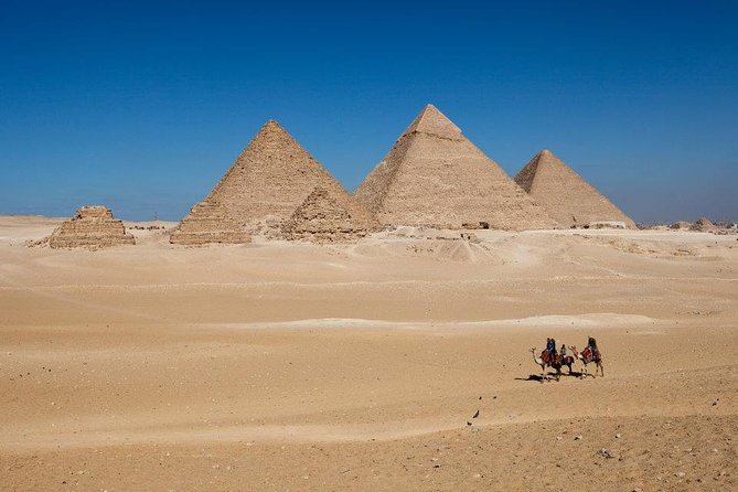 Giza Pyramids, Sphinx and Egyptian Museum tour - Three hours among the Pyramids of Giza