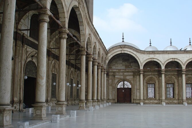 Guided Tour to Giza Pyramids, Museum, Citadel and Khan El Khalili - Guides, drivers, and the private-tour advantage