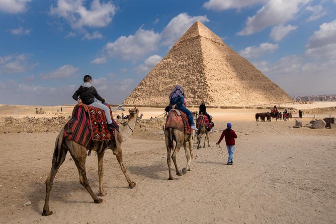 Half-Day Private tour to Pyramids of Giza and Sphinx - The panoramic plateau photo stop