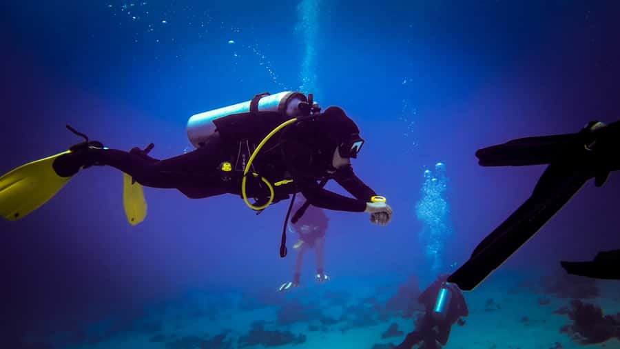 Hurghada: 1, 2, 3, 4, or, 5-Day Scuba Diving Package - Two Red Sea reefs in one seven-hour day