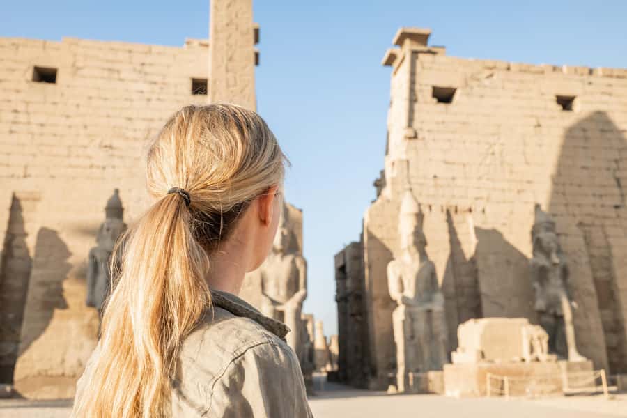 Hurghada: 2-Day Luxor Highlights & Hot Air Balloon & Hotel - Breakfast, checkout, and the scale of Karnak