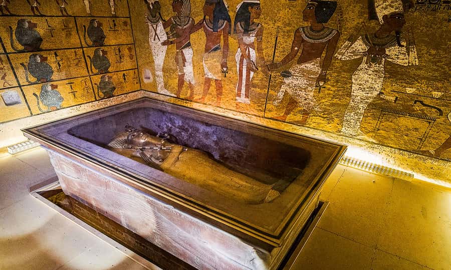 Hurghada: 2-Day Luxor Tour with Hotel, Balloon, & Boat Ride - Day One: The Four-Hour Road to Ancient Thebes