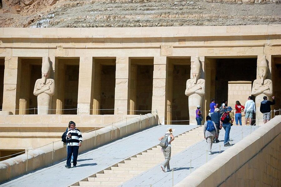 Hurghada: 2-Day Luxor Tour with Hotel, Balloon, & Nile Boat - Karnak Temple, where size tells the story