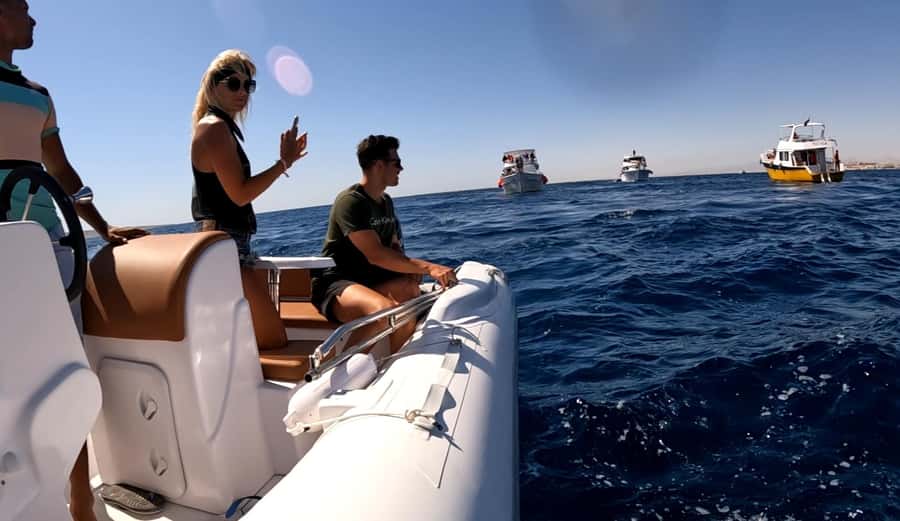 Hurghada: 3-Island Speedboat, Dolphin Watching & Snorkeling - Lunch, fruit and drinks on the boat