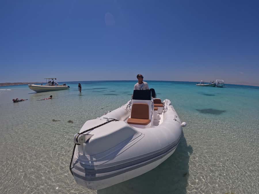Hurghada: 4 Island Hopping Tour Dolphin, Snorkeling & Lunch - Abu Monkar sand bank and Magawish Island