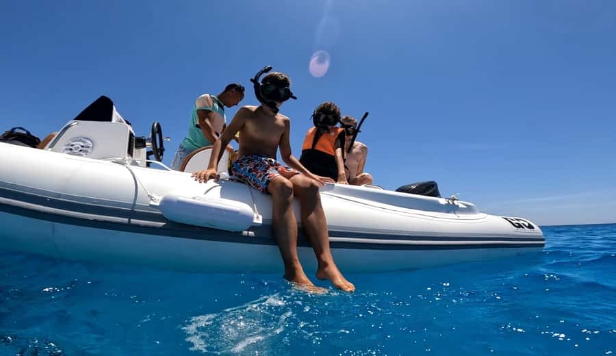 Hurghada: 4 Island Hopping Tour Dolphin, Snorkeling & Lunch - Lunch on the boat