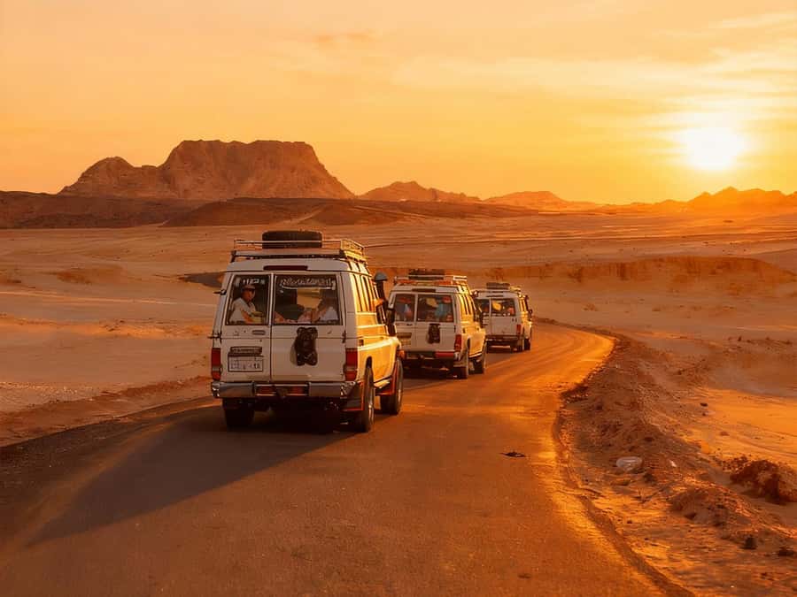 Hurghada: 6-Hour Jeep Desert Safari, Dinner, and Show - Quad bikes and spider buggies