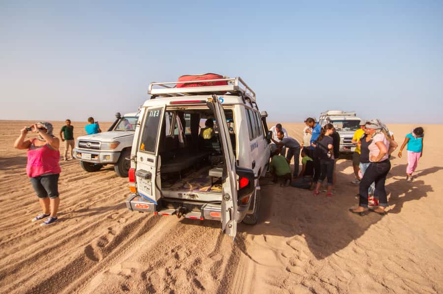 Hurghada: 6-Hour Jeep Desert Safari, Dinner, and Show - Dinner beside the bonfire