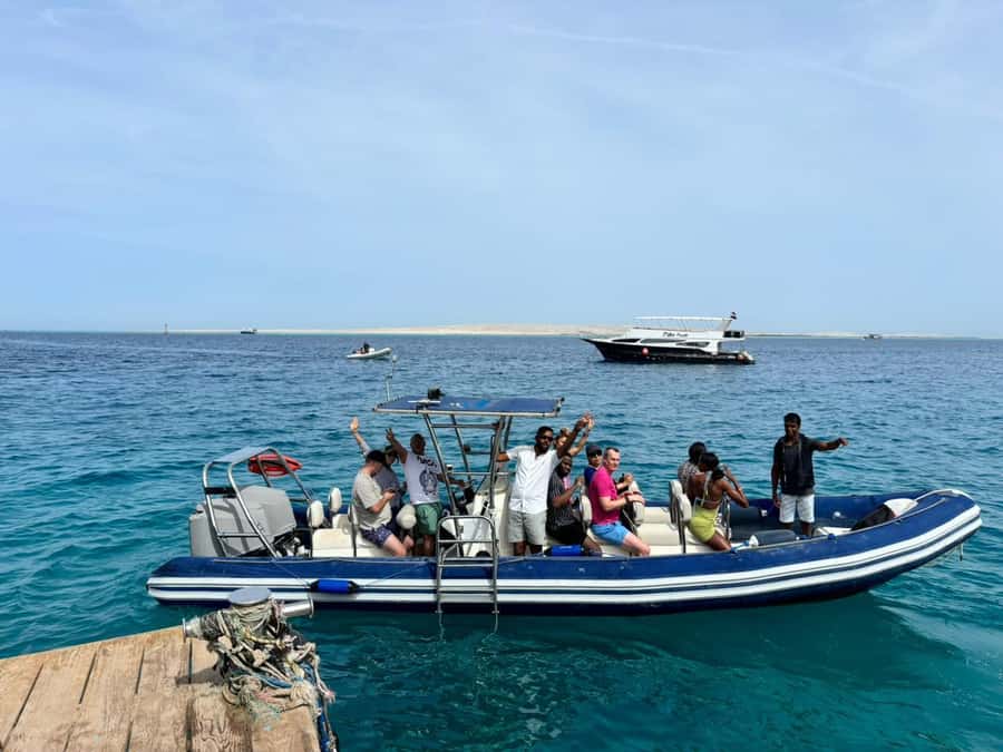 Hurghada: 6 Islands Tour with Dolphin Watching & Snorkelling - Abu Monqar and the white sandbank