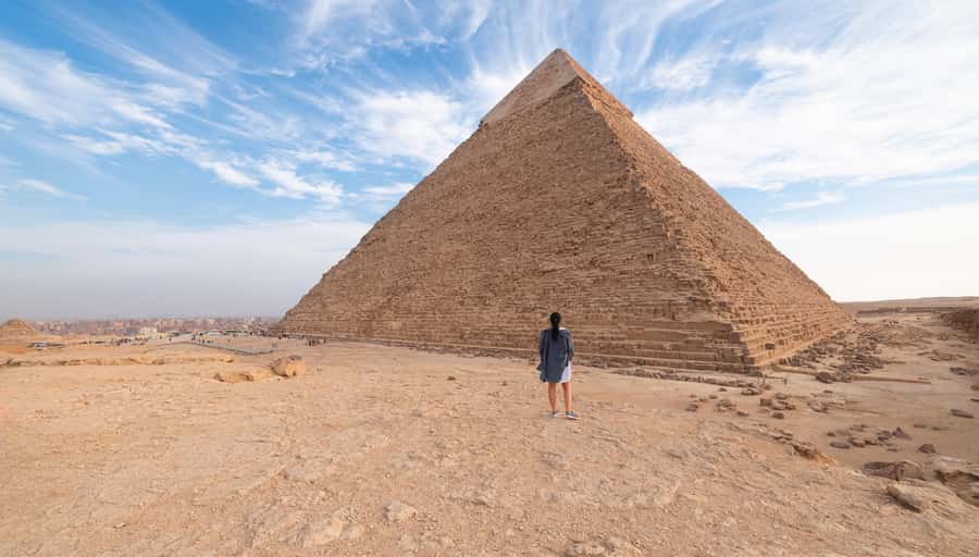Hurghada: Cairo Pyramids, Sphinx, Museum & Bazaar Day Tour - Khan El Khalili and El Moez Street