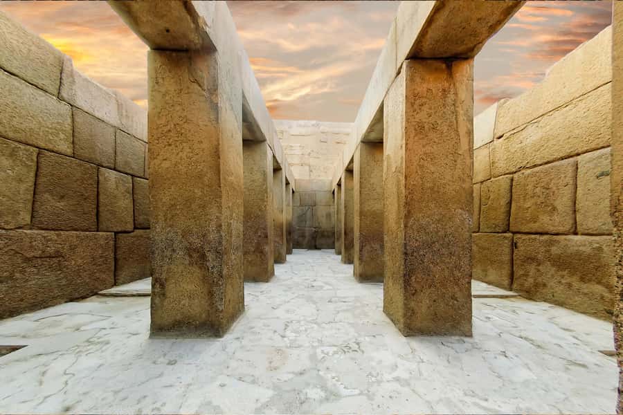 Hurghada Day Trip to Giza Pyramids, Sphinx, Museum and lunch - Giza Plateau: three pyramids and one huge first impression