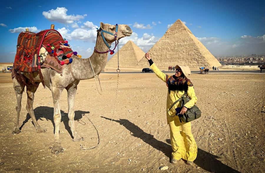 Hurghada Day Trip to Giza Pyramids, Sphinx, Museum and lunch - Lunch in Giza after the monuments
