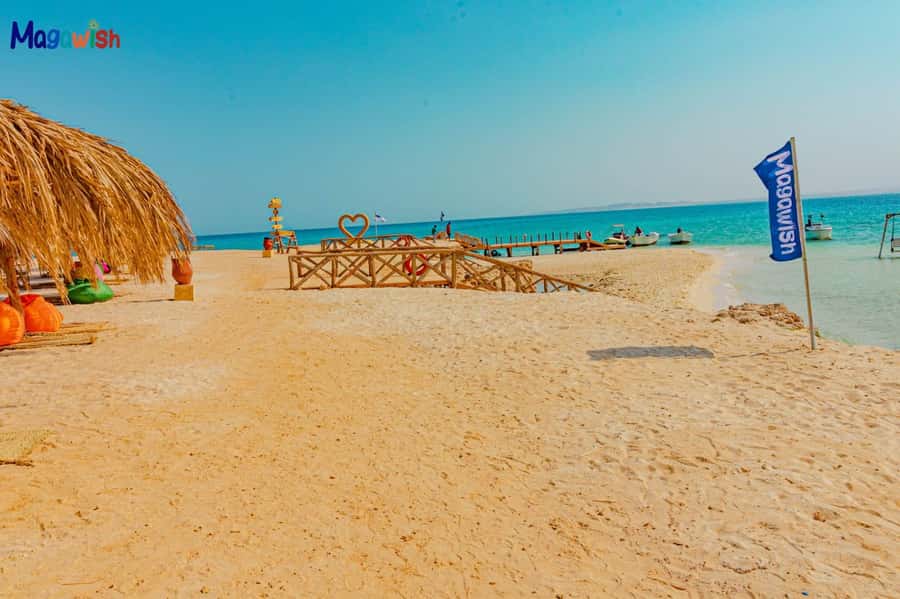Hurghada: Elegance Yacht Cruise To Orange & Magawish island - What the guides and crew add