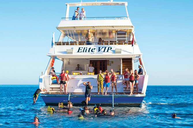 Hurghada: Elite VIP Cruise with Seafood and BBQ Buffet Lunch - Lunch with a view, not a hurried shore stop