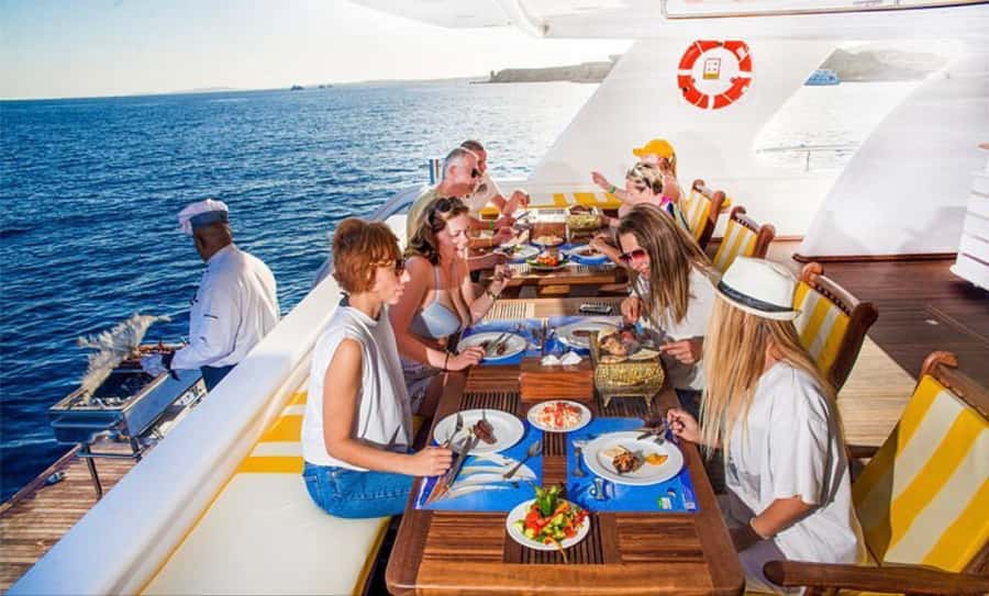 Hurghada: Elite vip snorkeling cruise with BBQ buffet lunch - Timing, comfort, and what to pack