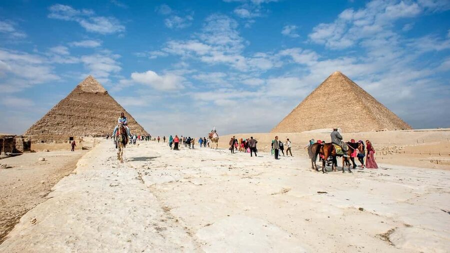 Hurghada: Full-Day Tour to Cairo by Plane with Egyptologist - What the $293 price really covers