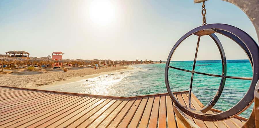 Hurghada: Giftun Islands with Snorkeling & Semi-Submarine - What the yacht crossing is really like