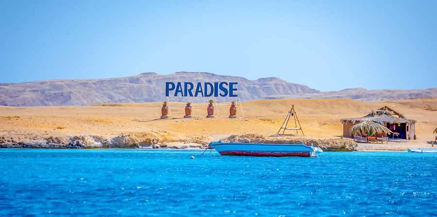 Hurghada: Giftun Islands with Snorkeling & Semi-Submarine - Snorkeling with a careful crew