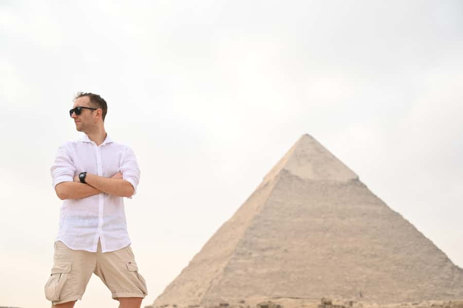 Hurghada: Giza Pyramids, Sphinx, Museum & Old Souq Day Trip - The long road from Hurghada to Cairo