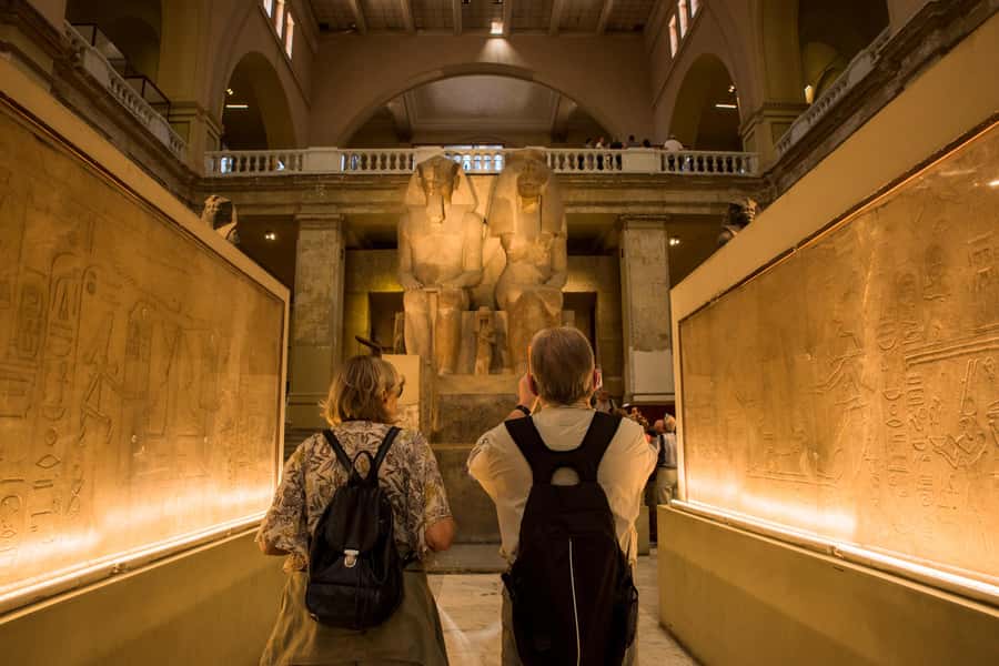 Hurghada: Giza Pyramids, Sphinx, Museum & Old Souq Day Trip - How the guides affect the day
