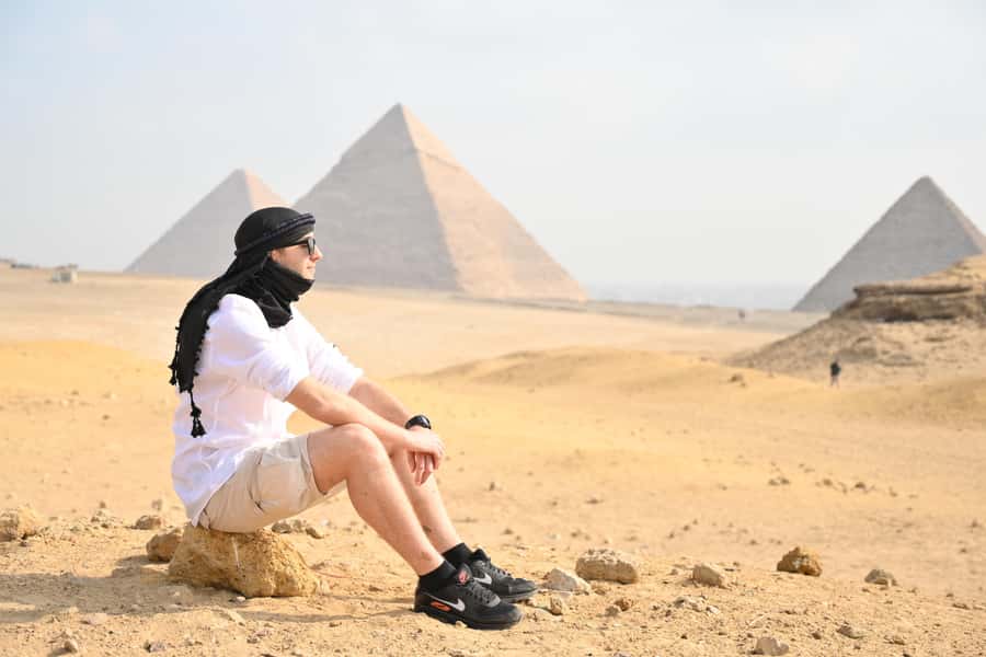 Hurghada: Giza Pyramids, Sphinx, Museum & Old Souq Day Trip - Meeting your Egyptologist at Giza