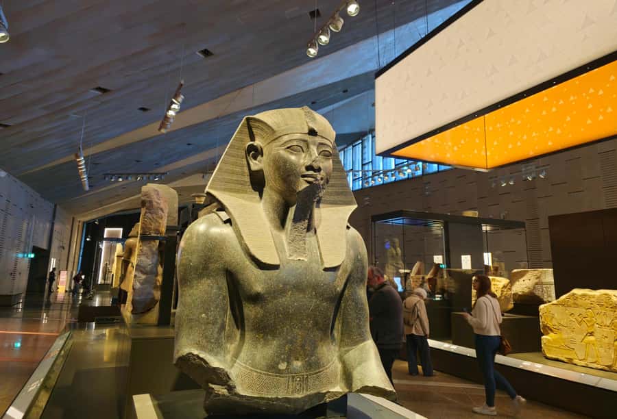 Hurghada: Grand Egyptian Museum, Pyramids & Sphinx Day Tour - The Giza Plateau and three pyramids