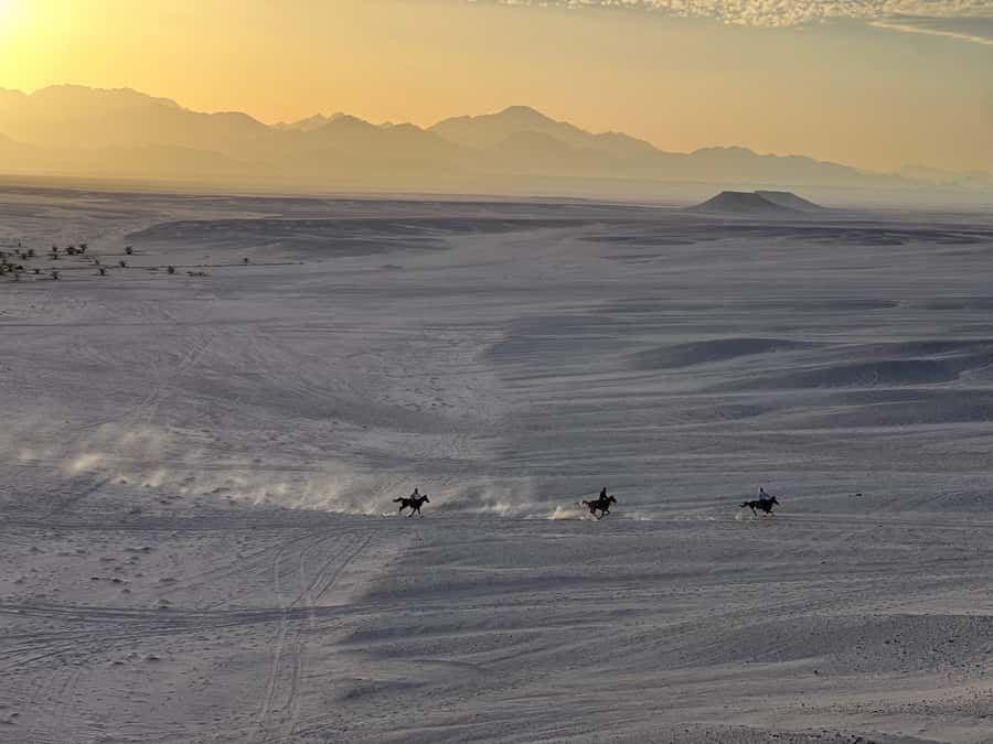 Hurghada: Horse Ride, BBQ Dinner, and Stargazing - One hour through valleys at sunset