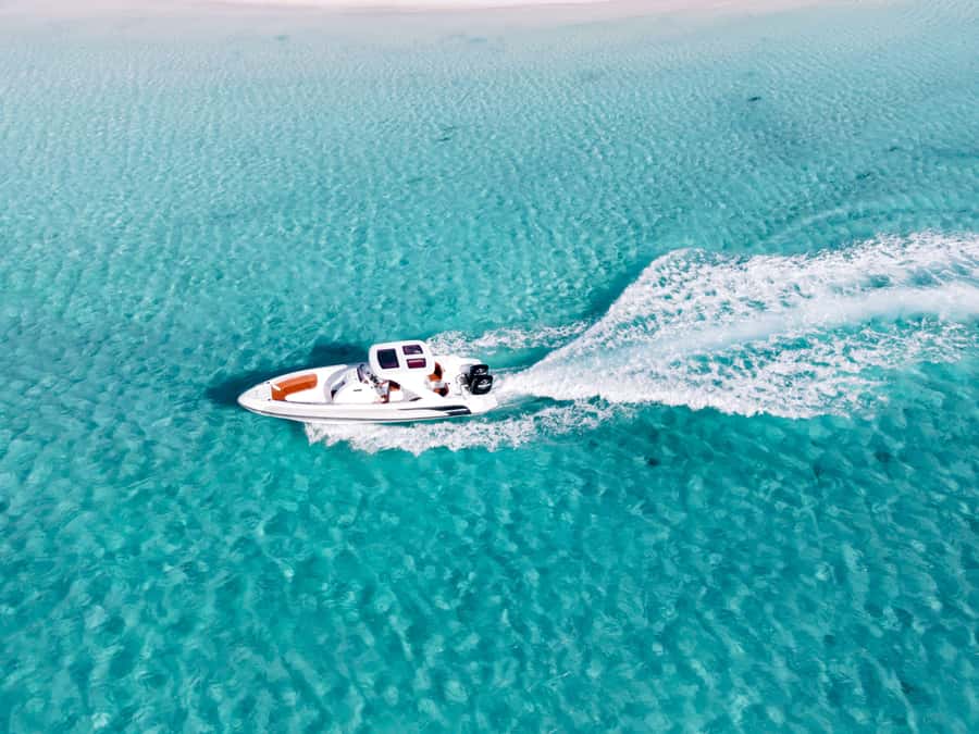 Hurghada: Hula Hula Speedboat w/ Optional Snorkeling & Lunch - How the guides affect the day