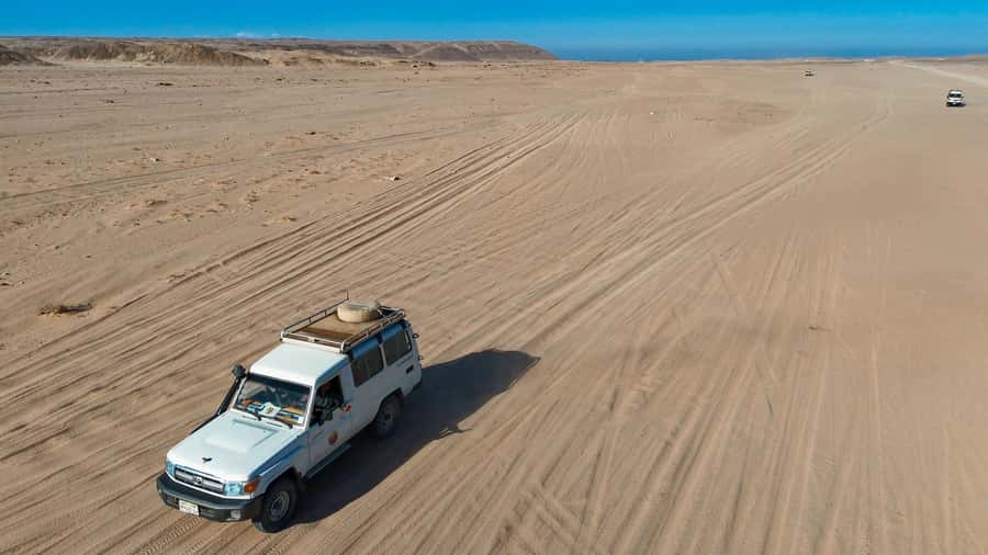 Hurghada: Jeep Safari with Camel Ride, Dinner and Show - Returning 25 kilometres as the sun drops