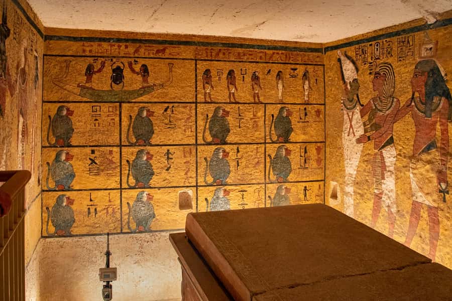 Hurghada: Luxor Highlights & King Tut Tomb Tour with Lunch - The Valley of the Kings and three royal tombs