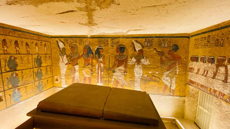 Hurghada: Luxor Tour with Valley of Kings, Karnak & Tut Tomb - Colossi of Memnon and the City of the Dead