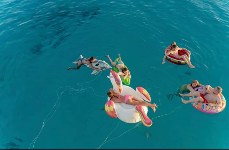 Hurghada: Luxury Yacht Trip with Personal Crew and Chef - A five-hour yacht outing from Palm Royal Marina