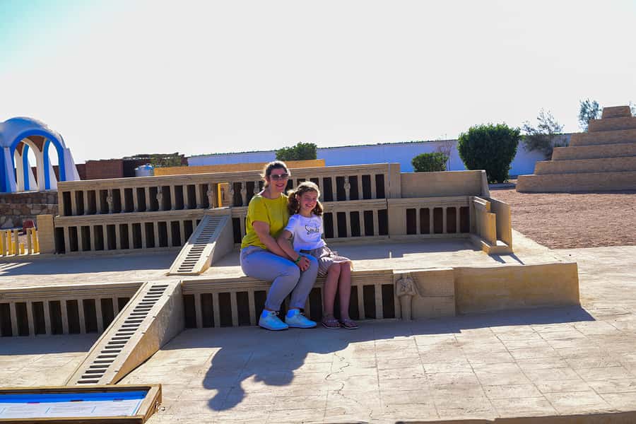 Hurghada: Mini Egypt Park Entry Ticket, Tour, and Transfers - Giza’s Pyramids and the Sphinx