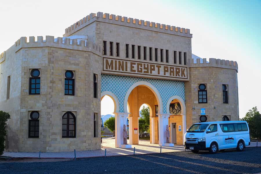Hurghada: Mini Egypt Park Entry Ticket, Tour, and Transfers - Cairo, Tahrir Square, and the Egyptian Museum
