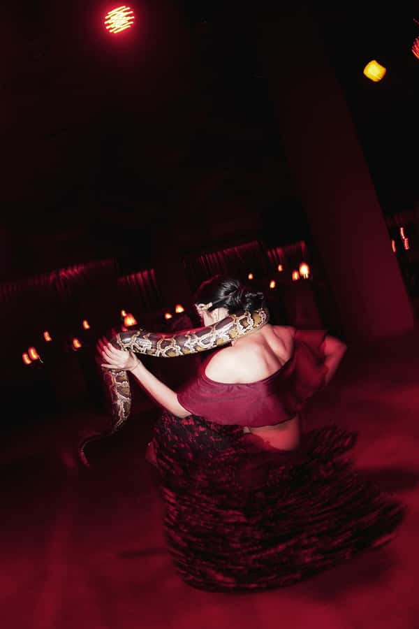 Hurghada: Naz Cabaret ticket with beverages - Drinks, shisha, and the real cost of the night