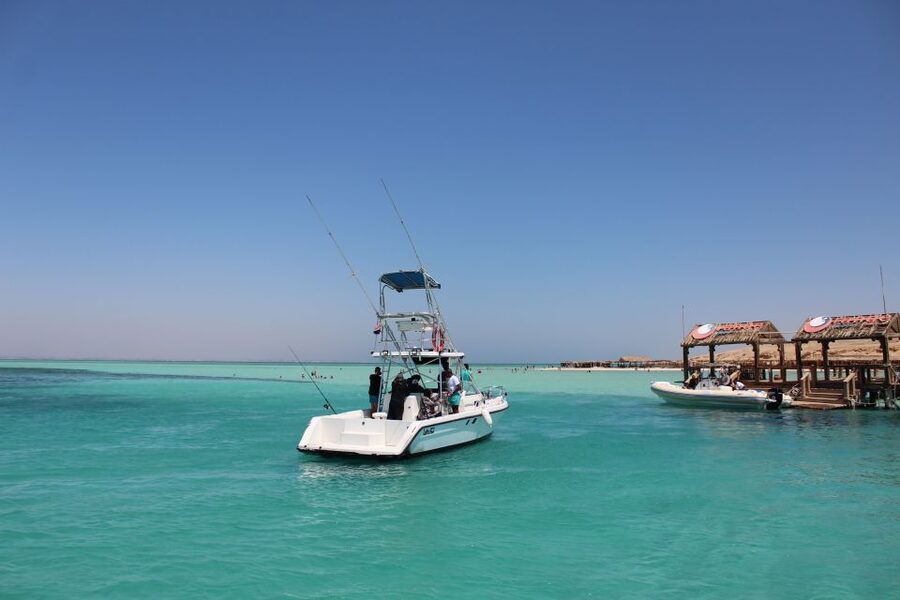Hurghada: Orange Bay Snorkeling with Lunch & Optional Diving - Choosing between a yacht and a speedboat