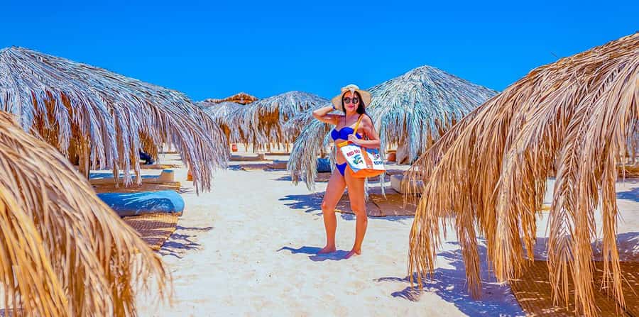 Hurghada: Paradise Island Yacht Cruise, Lunch & Snorkeling - Paradise Island beach time