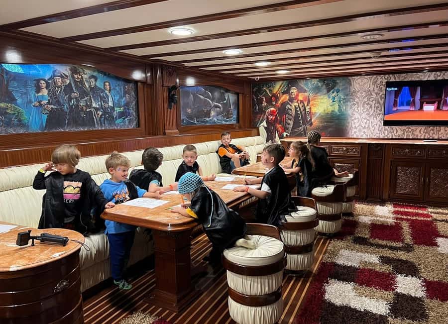 Hurghada: Pirates Sailing Boat to Orange Bay with Transfers - Lunch in the cool lower salon
