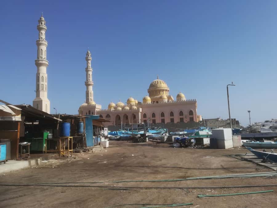 Hurghada: Private Guide City Tour & Shopping Stop - Al Mina Mosque and the clothing rule