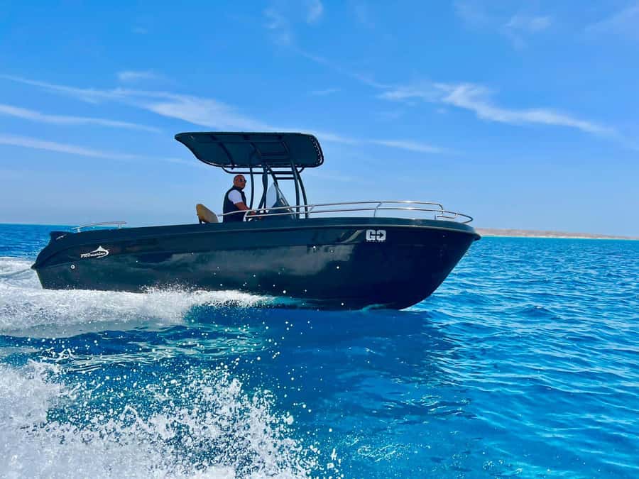 Hurghada: Private Speedboat Adventure with Snacks & Pick-up - Parasailing adds a short burst of height