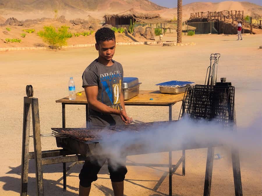 Hurghada: Quad Bike, Sea, Camel, Safari, Stargazing & Dinner - Dinner, dancing, and the evening desert atmosphere