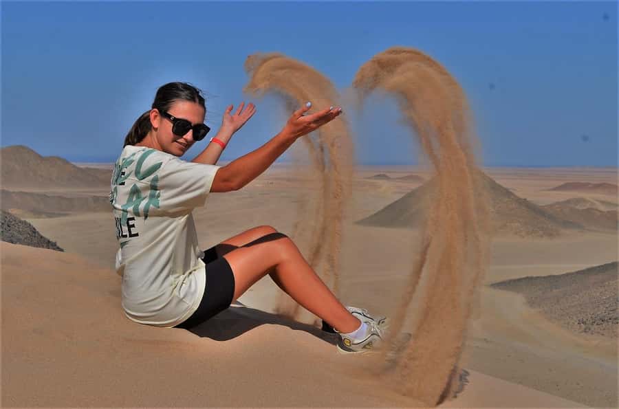Hurghada: Red Sea Desert Quad Biking Tour & Sand Mountain - Reaching the sand mountain