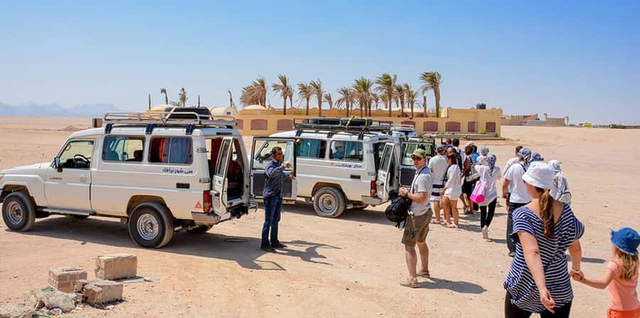 Hurghada: Safari Jeep, Buggy, Camel, Quad, Bedouin Dinner - The 4WD ride through the desert