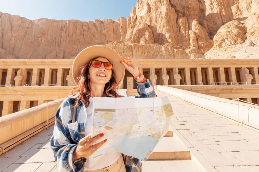 Hurghada: Small-Group Luxor Highlights & Tut Tomb Day Tour - The five-hour road from Hurghada to Luxor