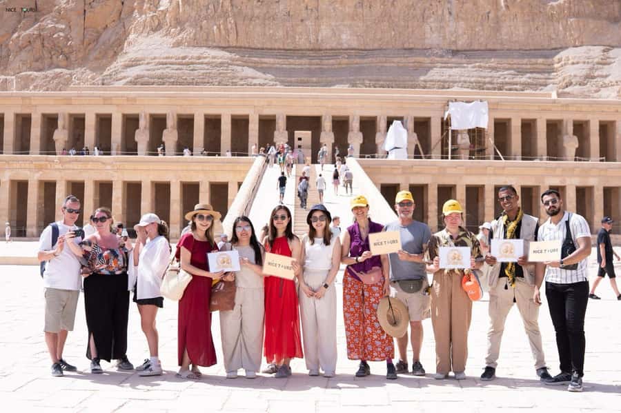 Hurghada: Small-Group Luxor Highlights & Tut Tomb Day Tour - Lunch at a local restaurant