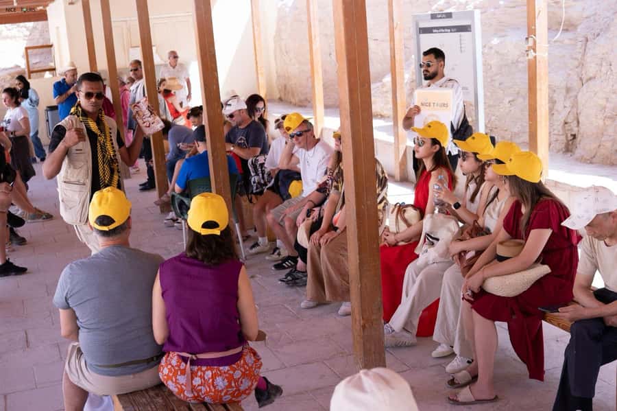 Hurghada: Small-Group Luxor Highlights & Tut Tomb Day Tour - A guide-led day, with room to look around
